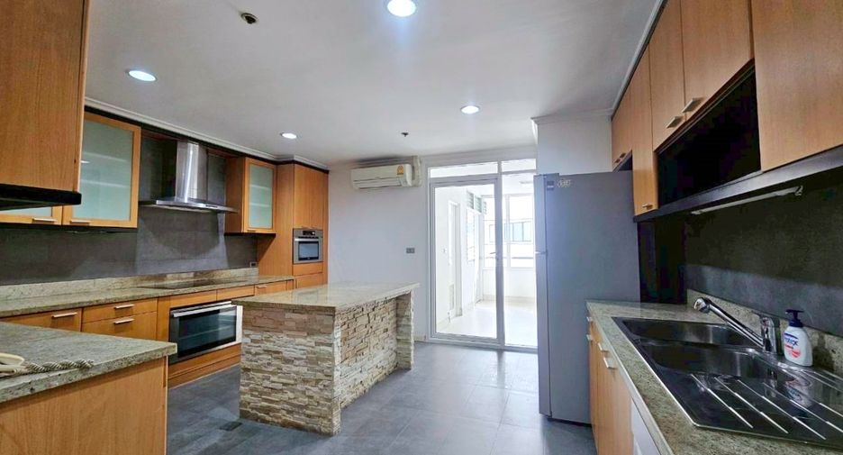 For rent 3 bedrooms condo in Watthana, Bangkok