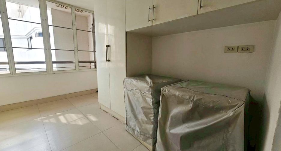 For rent 3 bedrooms condo in Watthana, Bangkok