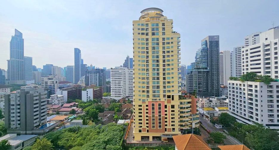 For rent 3 bedrooms condo in Watthana, Bangkok
