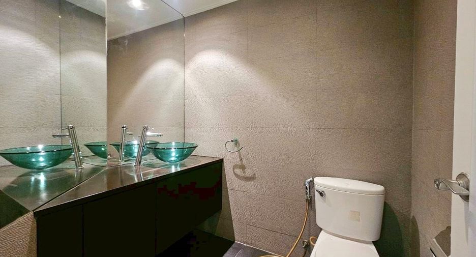 For rent 3 bedrooms condo in Watthana, Bangkok