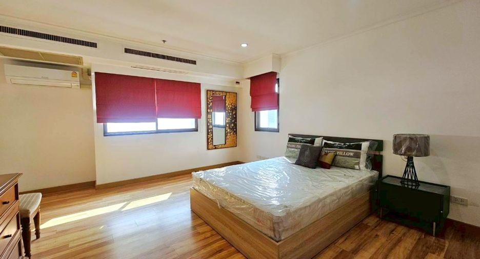For rent 3 bedrooms condo in Watthana, Bangkok