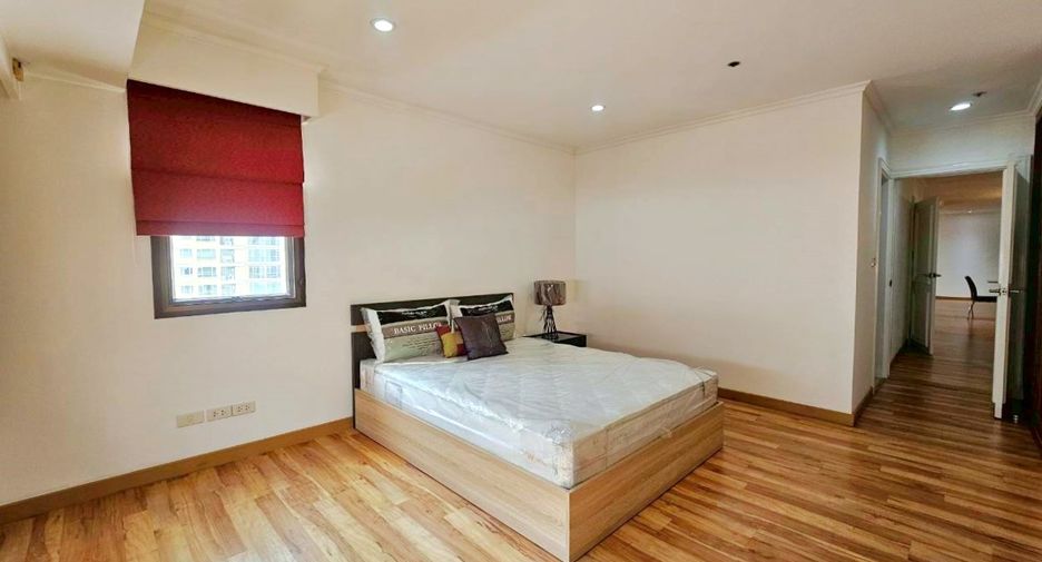 For rent 3 bedrooms condo in Watthana, Bangkok