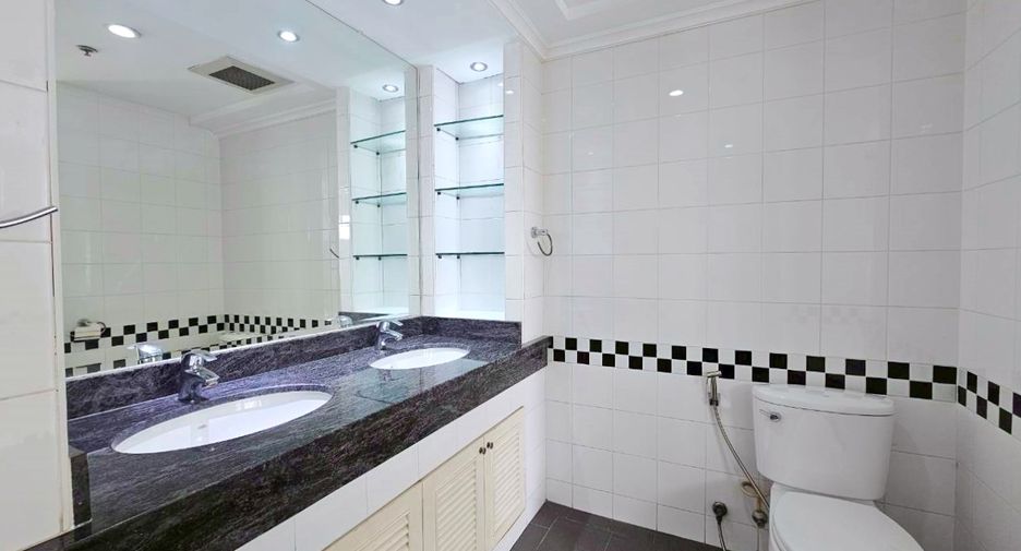 For rent 3 bedrooms condo in Watthana, Bangkok