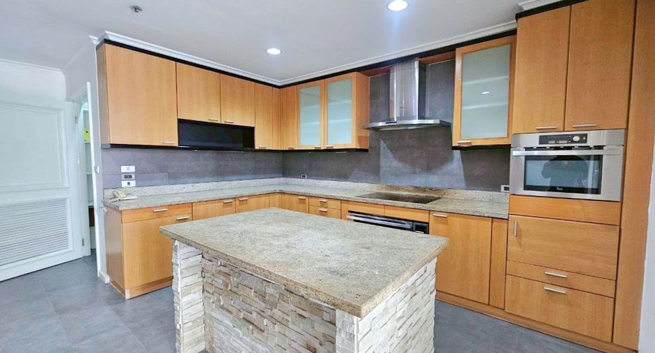 For rent 3 bedrooms condo in Watthana, Bangkok