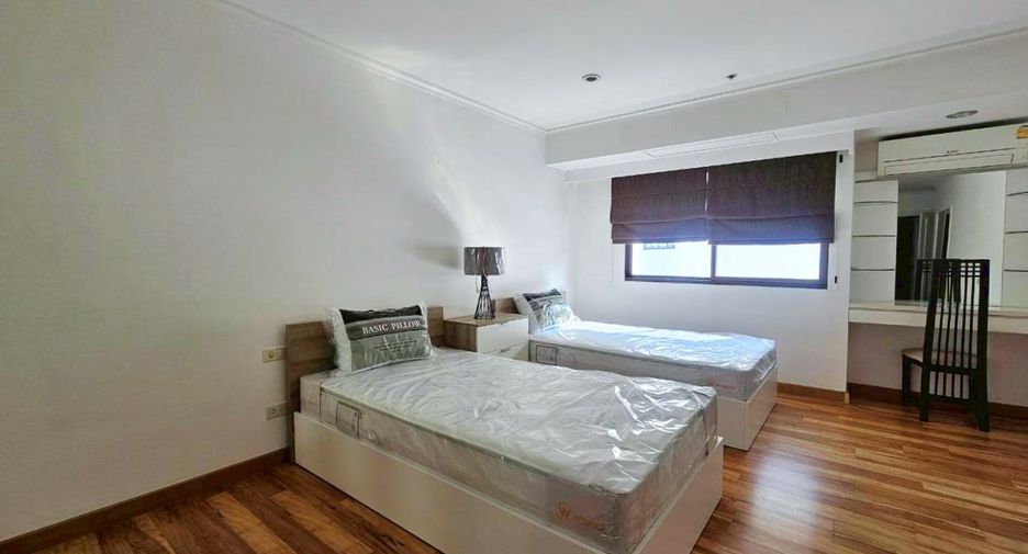 For rent 3 bedrooms condo in Watthana, Bangkok