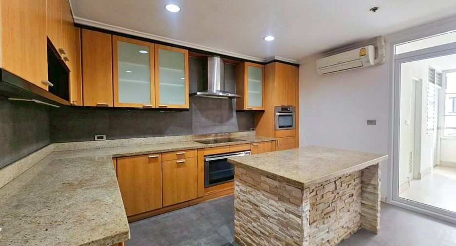 For rent 3 bedrooms condo in Watthana, Bangkok