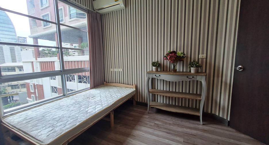 For rent 3 bedrooms condo in Khlong Toei, Bangkok