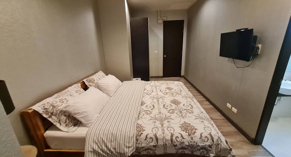For rent 3 bedrooms condo in Khlong Toei, Bangkok