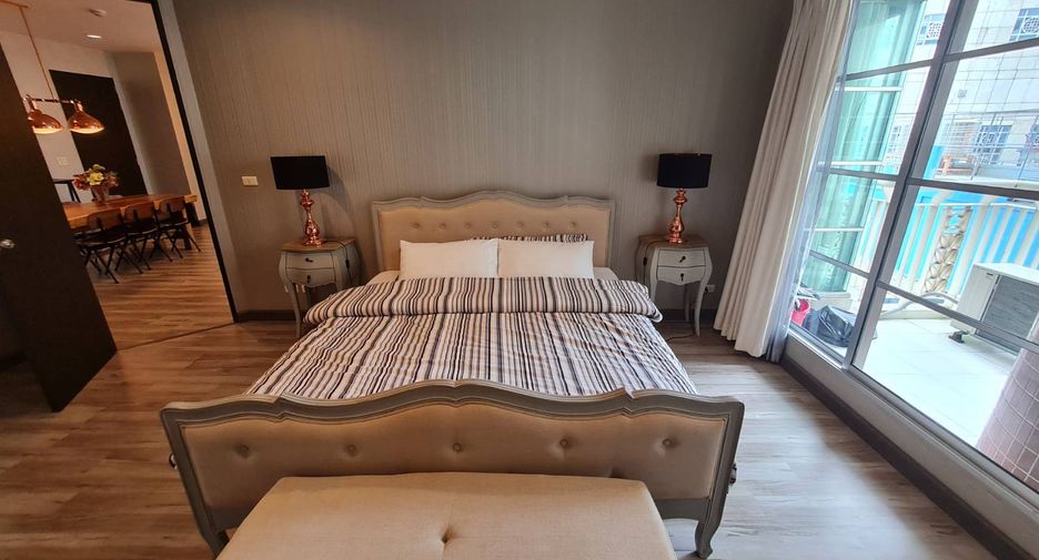 For rent 3 bedrooms condo in Khlong Toei, Bangkok