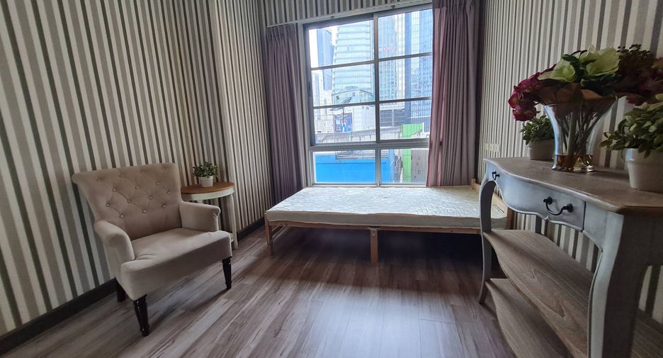 For rent 3 bedrooms condo in Khlong Toei, Bangkok