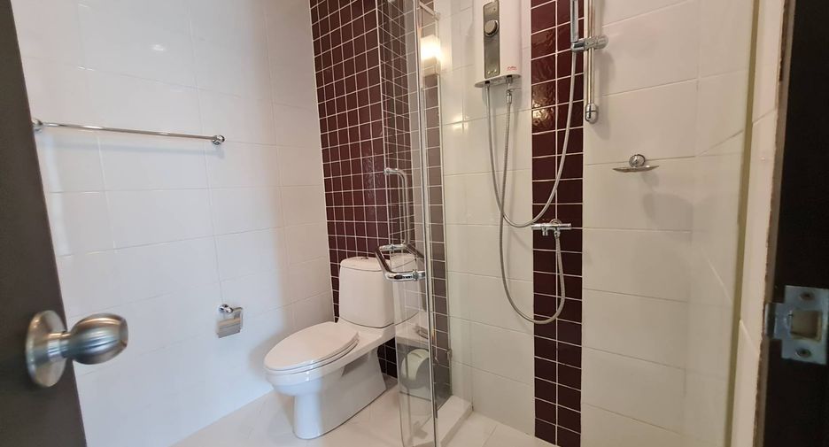 For rent 3 bedrooms condo in Khlong Toei, Bangkok
