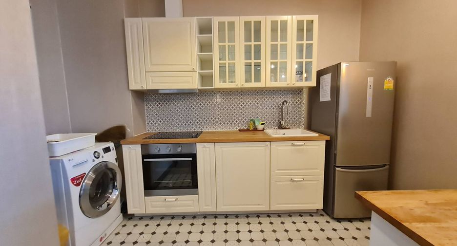 For rent 3 bedrooms condo in Khlong Toei, Bangkok