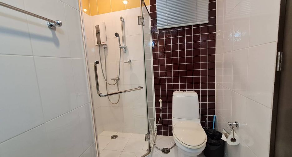 For rent 3 bedrooms condo in Khlong Toei, Bangkok