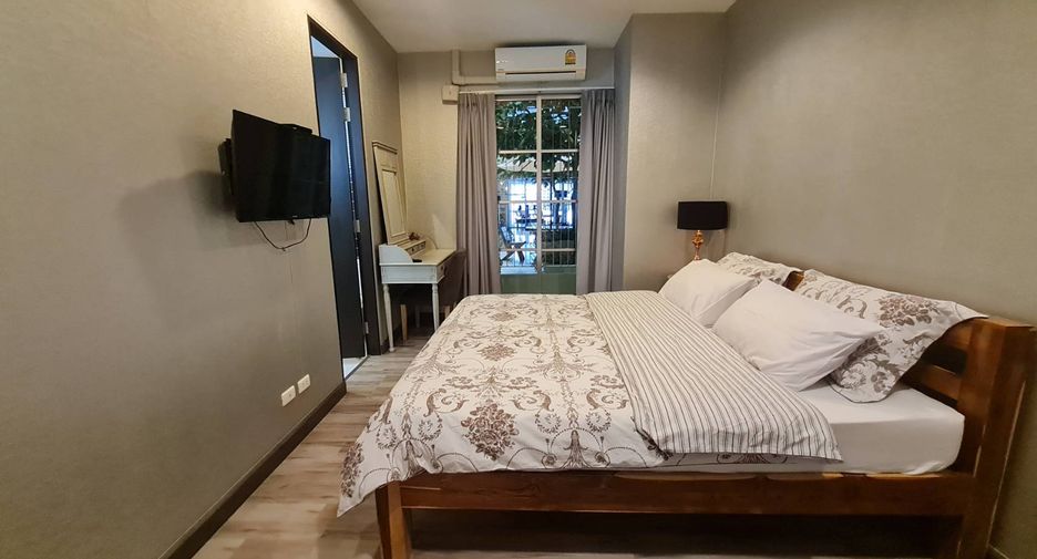 For rent 3 bedrooms condo in Khlong Toei, Bangkok