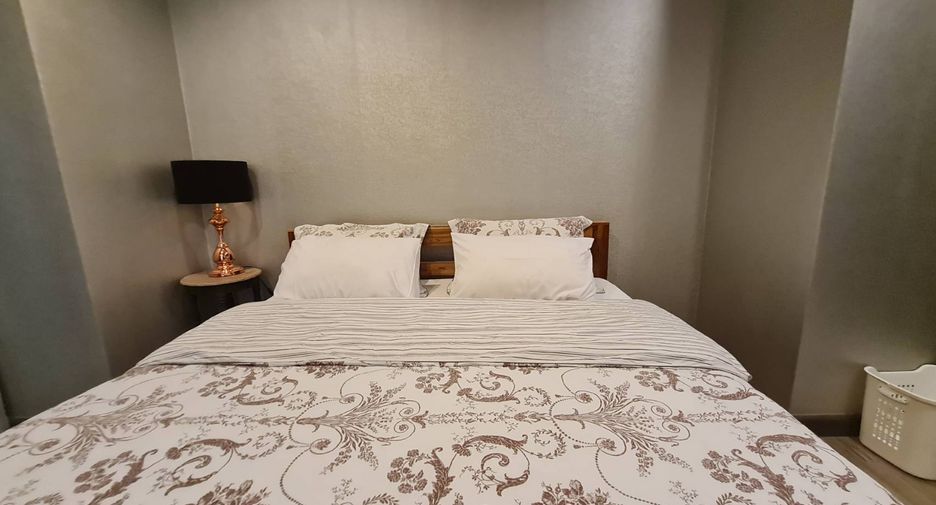 For rent 3 bedrooms condo in Khlong Toei, Bangkok