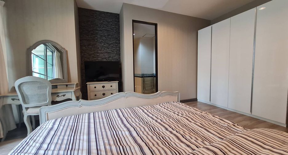 For rent 3 bedrooms condo in Khlong Toei, Bangkok