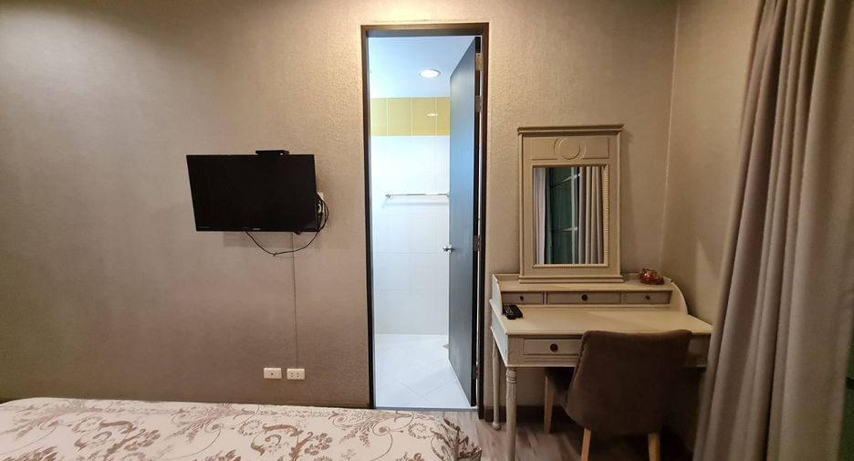 For rent 3 bedrooms condo in Khlong Toei, Bangkok