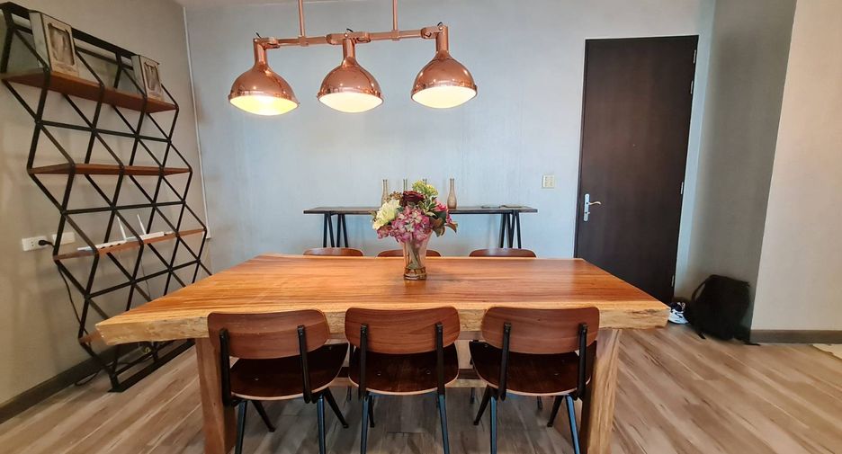 For rent 3 bedrooms condo in Khlong Toei, Bangkok