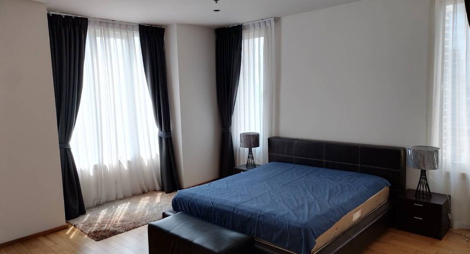 For rent 2 bedrooms condo in Sathon, Bangkok