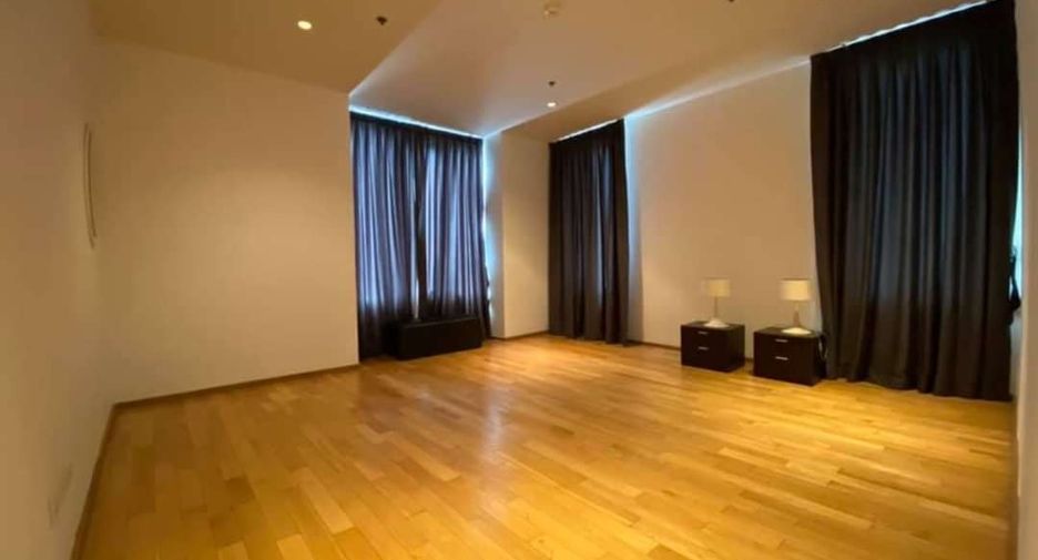 For rent 2 bedrooms condo in Sathon, Bangkok