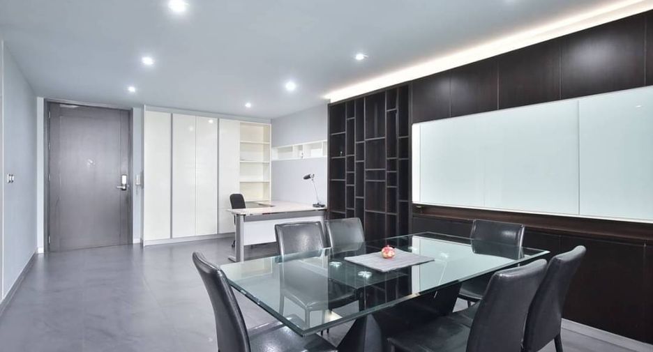For rent 3 bedrooms condo in Khlong Toei, Bangkok