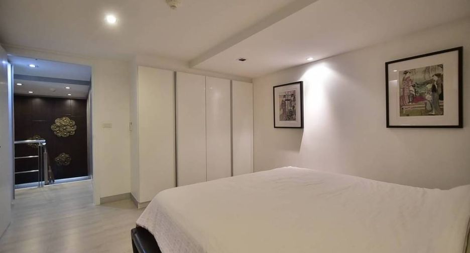 For rent 3 bedrooms condo in Khlong Toei, Bangkok