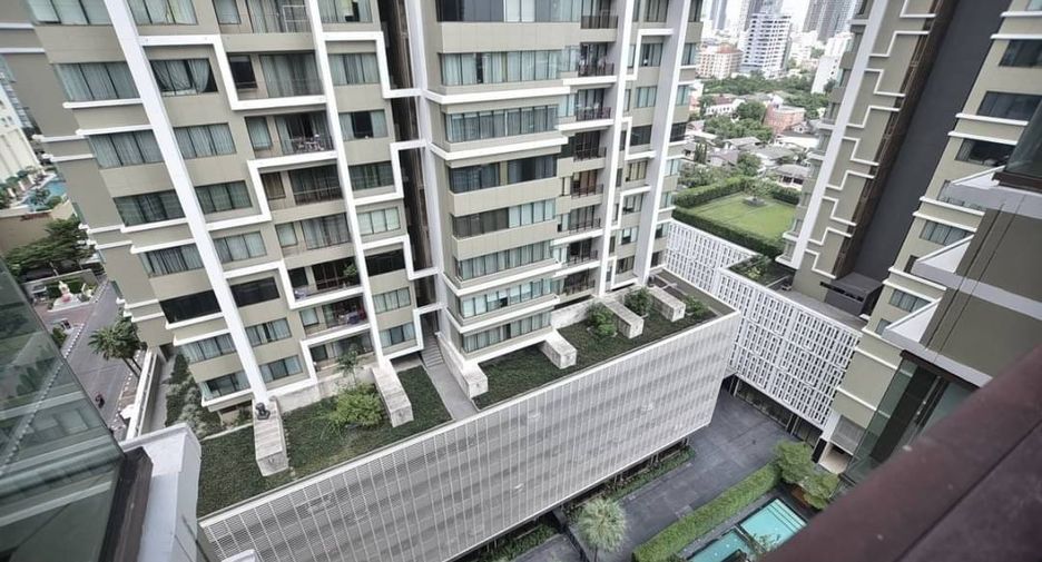For rent 3 bedrooms condo in Khlong Toei, Bangkok