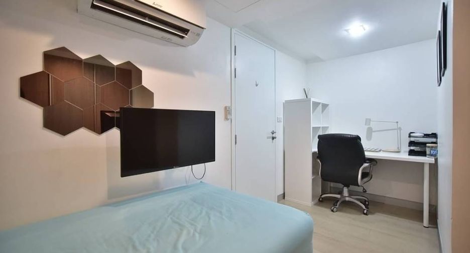 For rent 3 bedrooms condo in Khlong Toei, Bangkok