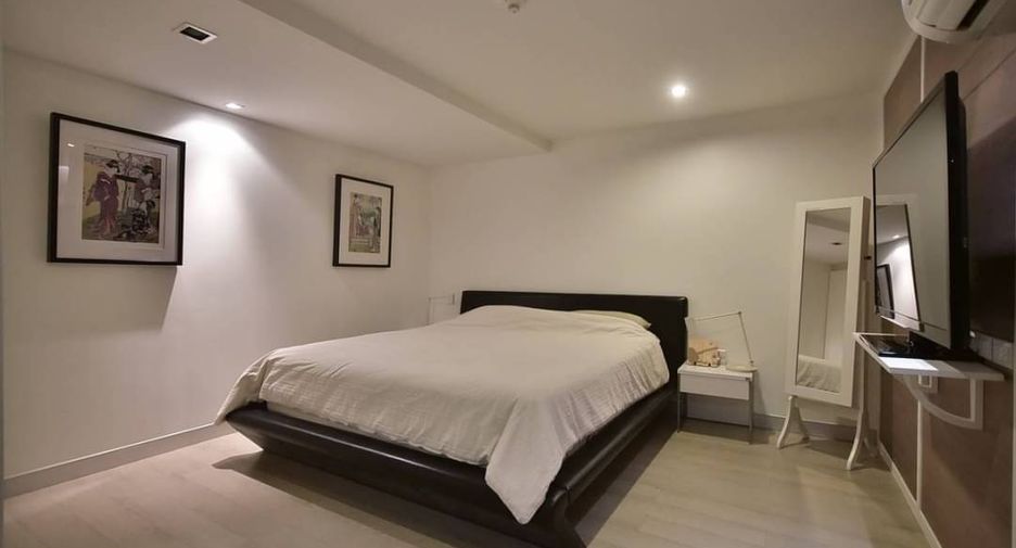 For rent 3 bedrooms condo in Khlong Toei, Bangkok