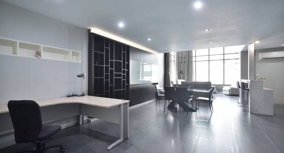 For rent 3 bedrooms condo in Khlong Toei, Bangkok