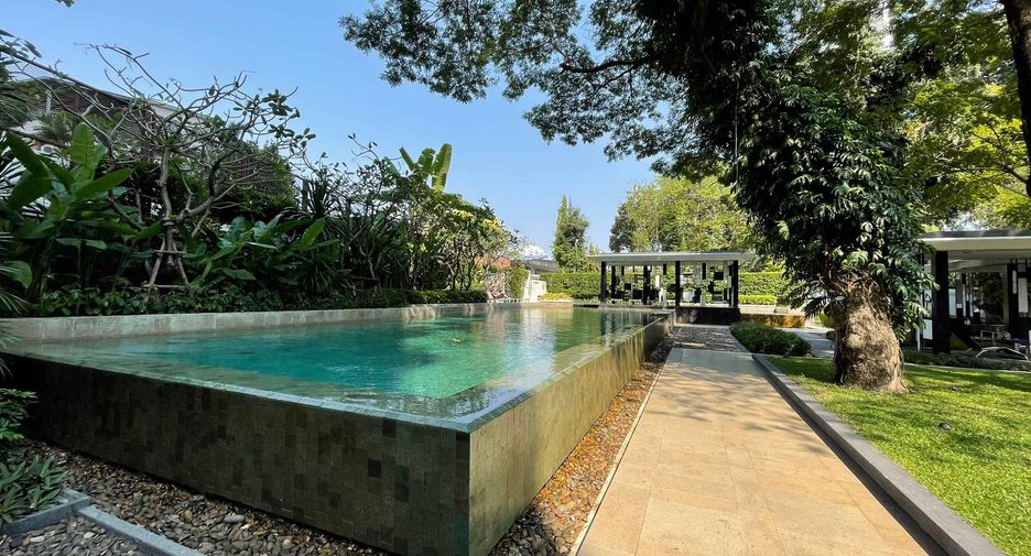For rent 2 bedrooms condo in Watthana, Bangkok