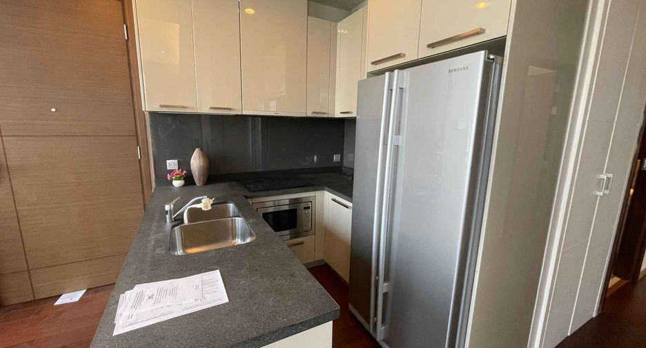 For rent 2 bedrooms condo in Watthana, Bangkok