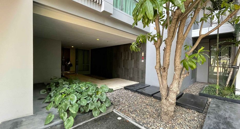 For rent 2 bedrooms condo in Watthana, Bangkok
