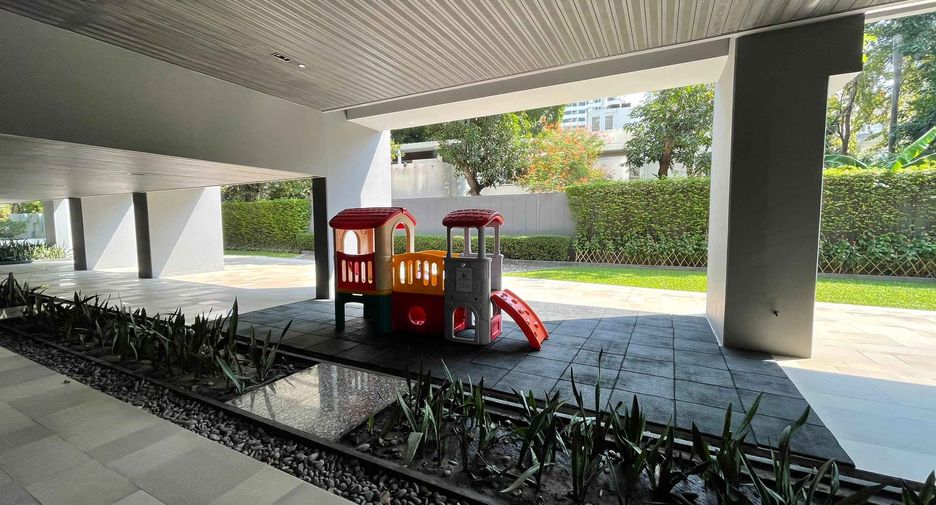 For rent 2 bedrooms condo in Watthana, Bangkok