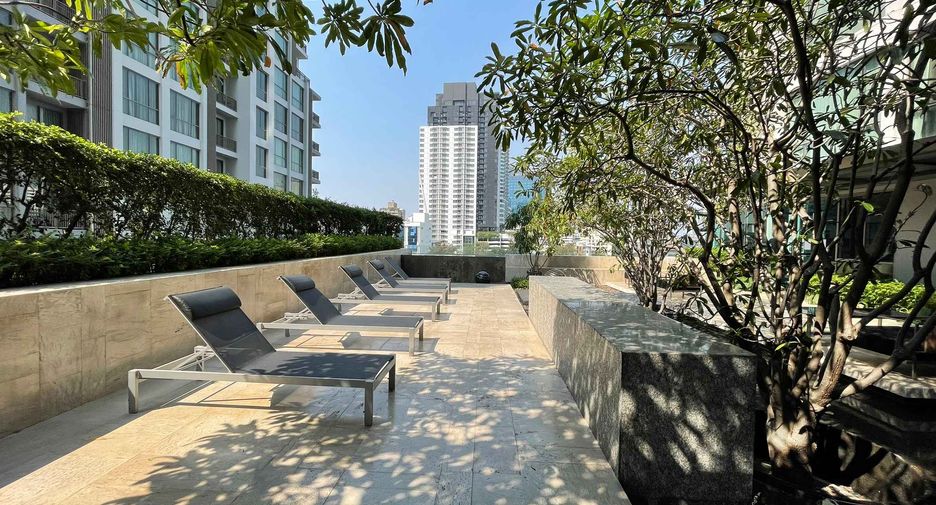 For rent 2 bedrooms condo in Watthana, Bangkok
