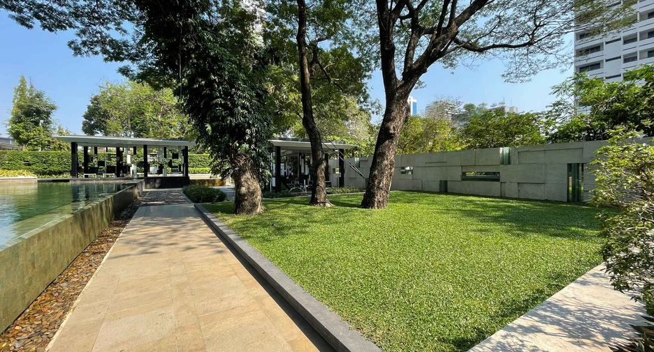 For rent 2 bedrooms condo in Watthana, Bangkok