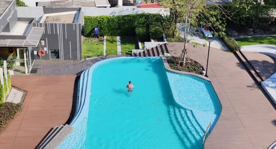 For rent 2 bedrooms condo in Watthana, Bangkok