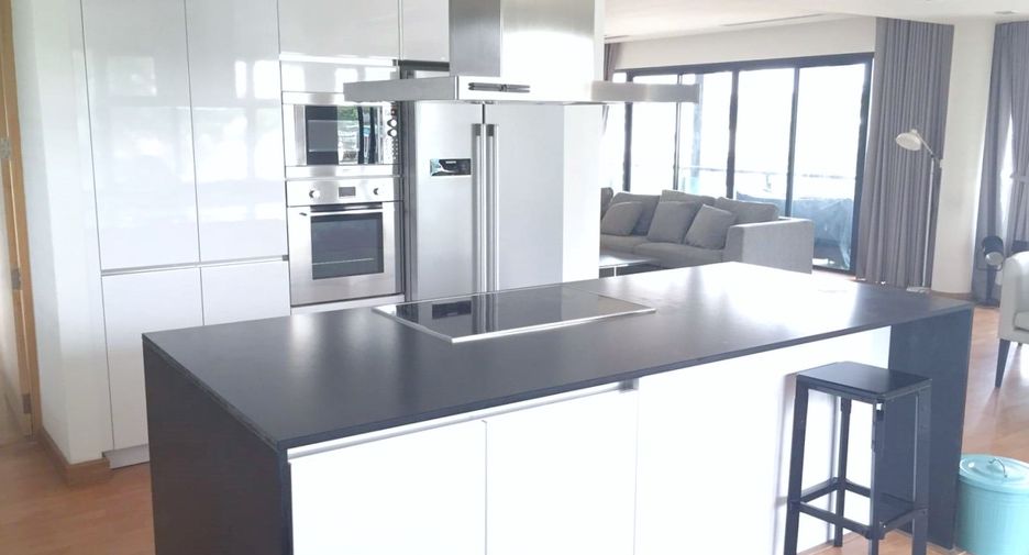 Condo en alquiler de 3 habitaciones en Pathum Wan, Bangkok