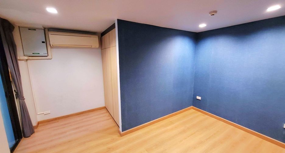 Condo en alquiler de 3 habitaciones en Pathum Wan, Bangkok