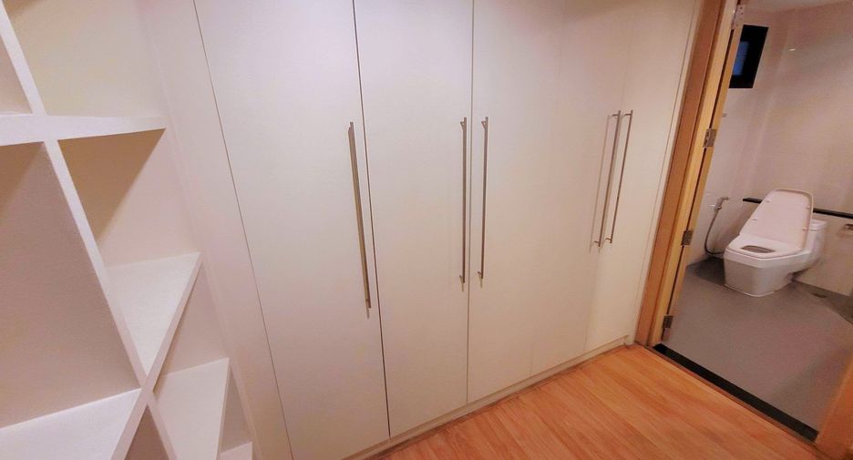 Condo en alquiler de 3 habitaciones en Pathum Wan, Bangkok