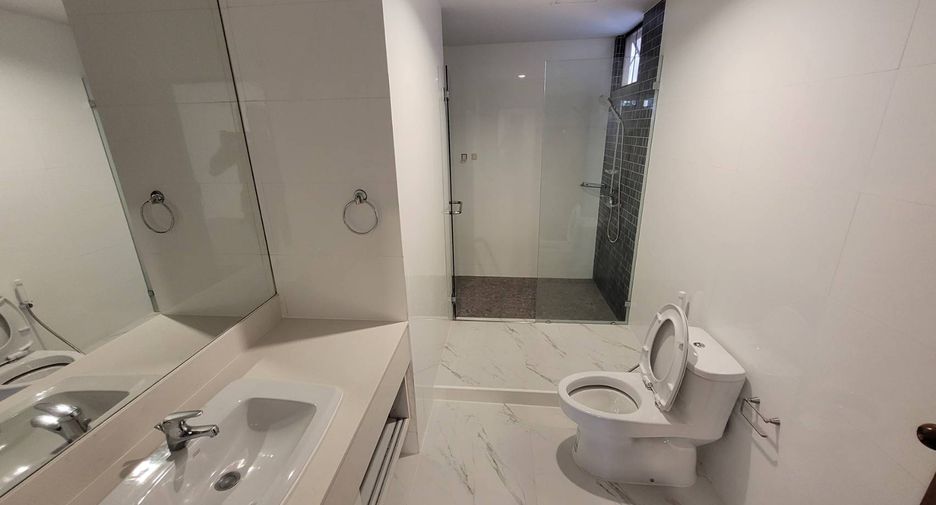 For rent 3 ベッドルーム condo in Khlong Toei, Bangkok