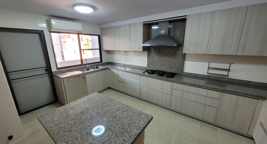 For rent 3 ベッドルーム condo in Khlong Toei, Bangkok