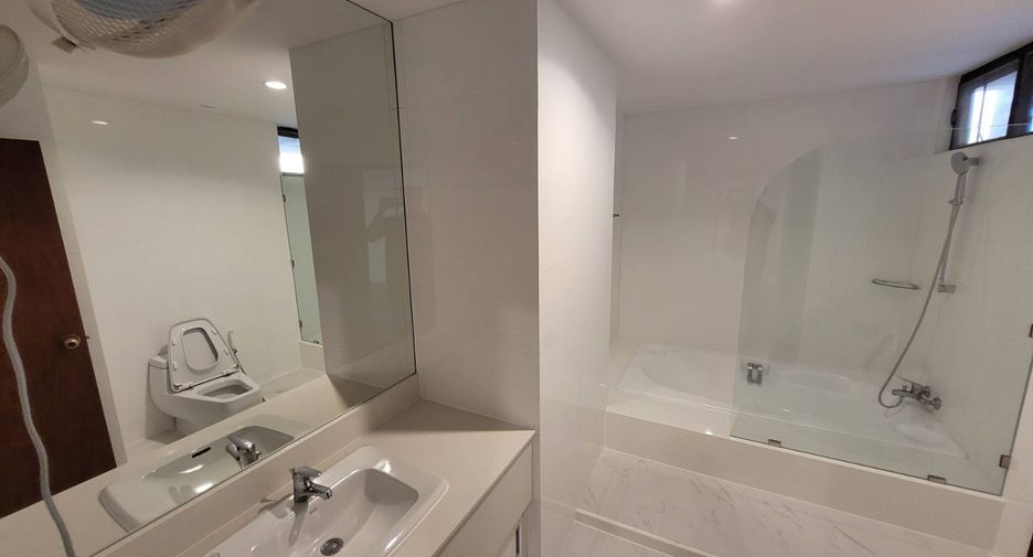 For rent 3 ベッドルーム condo in Khlong Toei, Bangkok