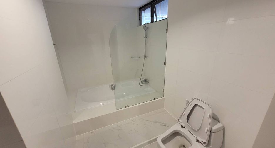 For rent 3 ベッドルーム condo in Khlong Toei, Bangkok