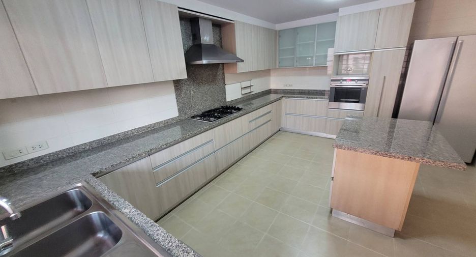 For rent 3 ベッドルーム condo in Khlong Toei, Bangkok