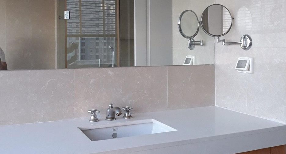 For rent and for sale 2 bedrooms condo in Pathum Wan, Bangkok