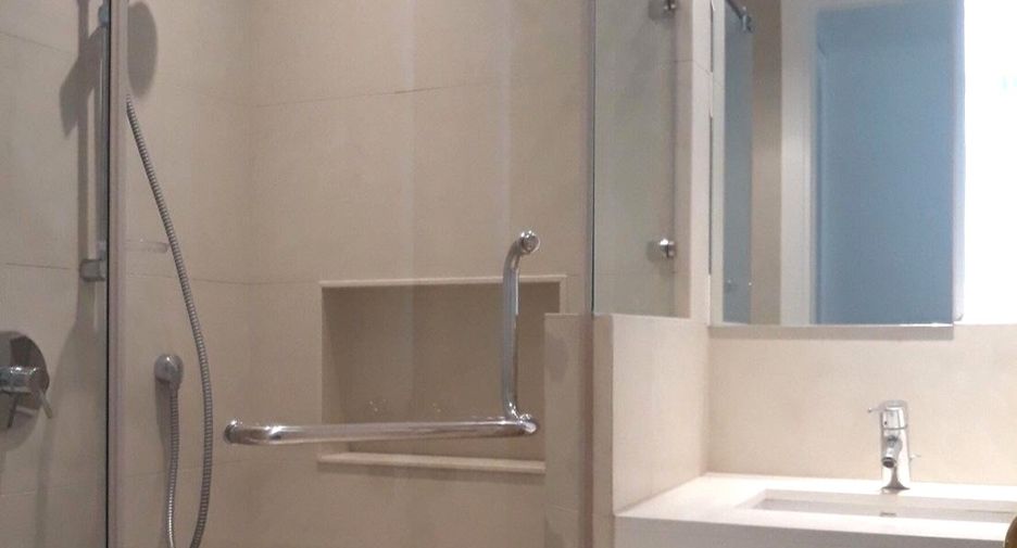 For rent and for sale 2 bedrooms condo in Pathum Wan, Bangkok