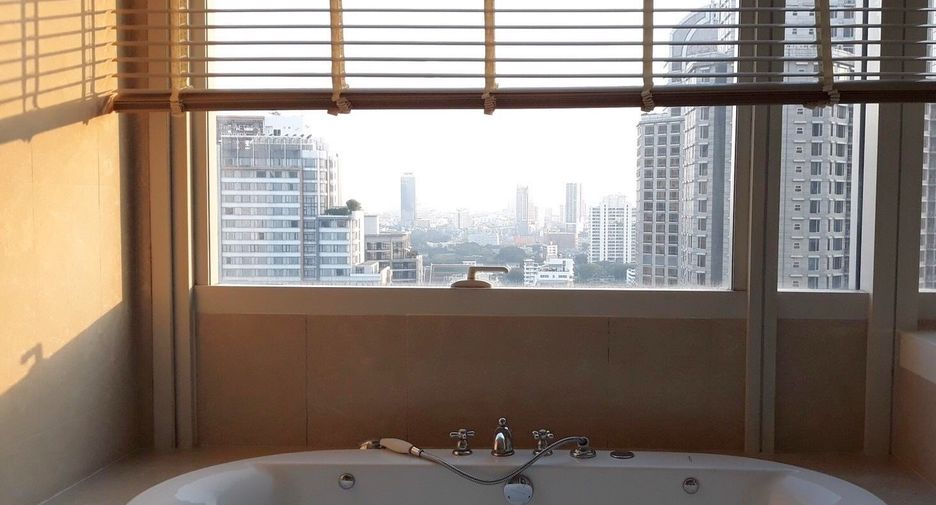 For rent and for sale 2 bedrooms condo in Pathum Wan, Bangkok