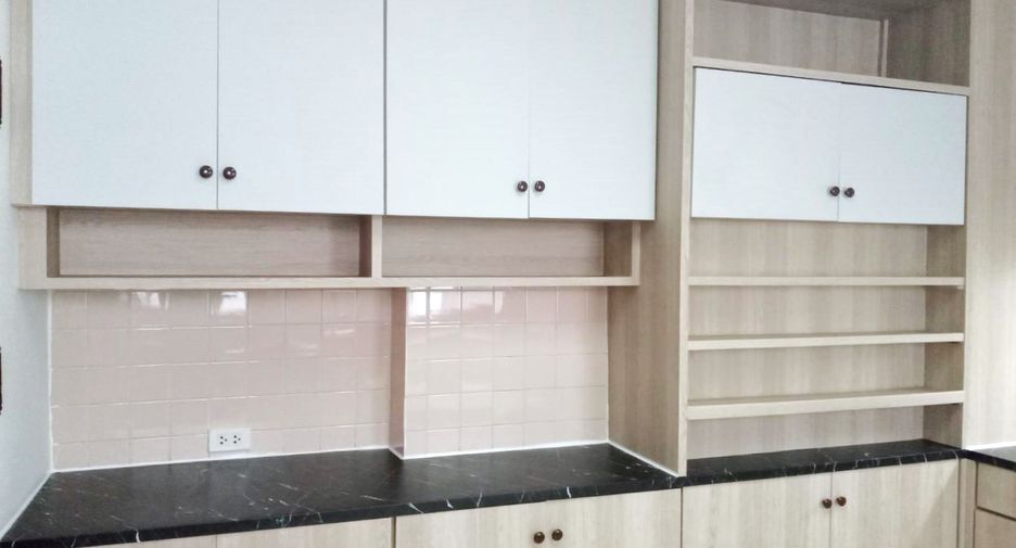 Condo en alquiler de 3 habitaciones en Watthana, Bangkok