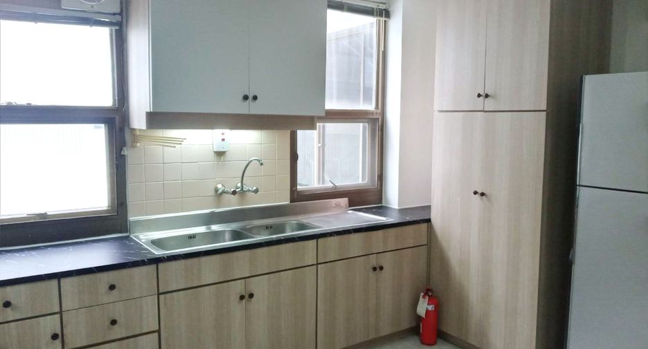 Condo en alquiler de 3 habitaciones en Watthana, Bangkok
